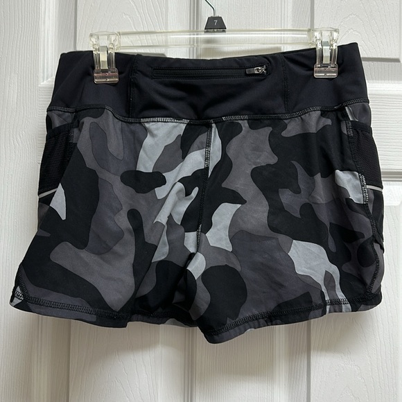 Athleta Ready Set Short *Camo - Picture 5 of 14